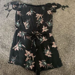 Honey Punch Floral romper!